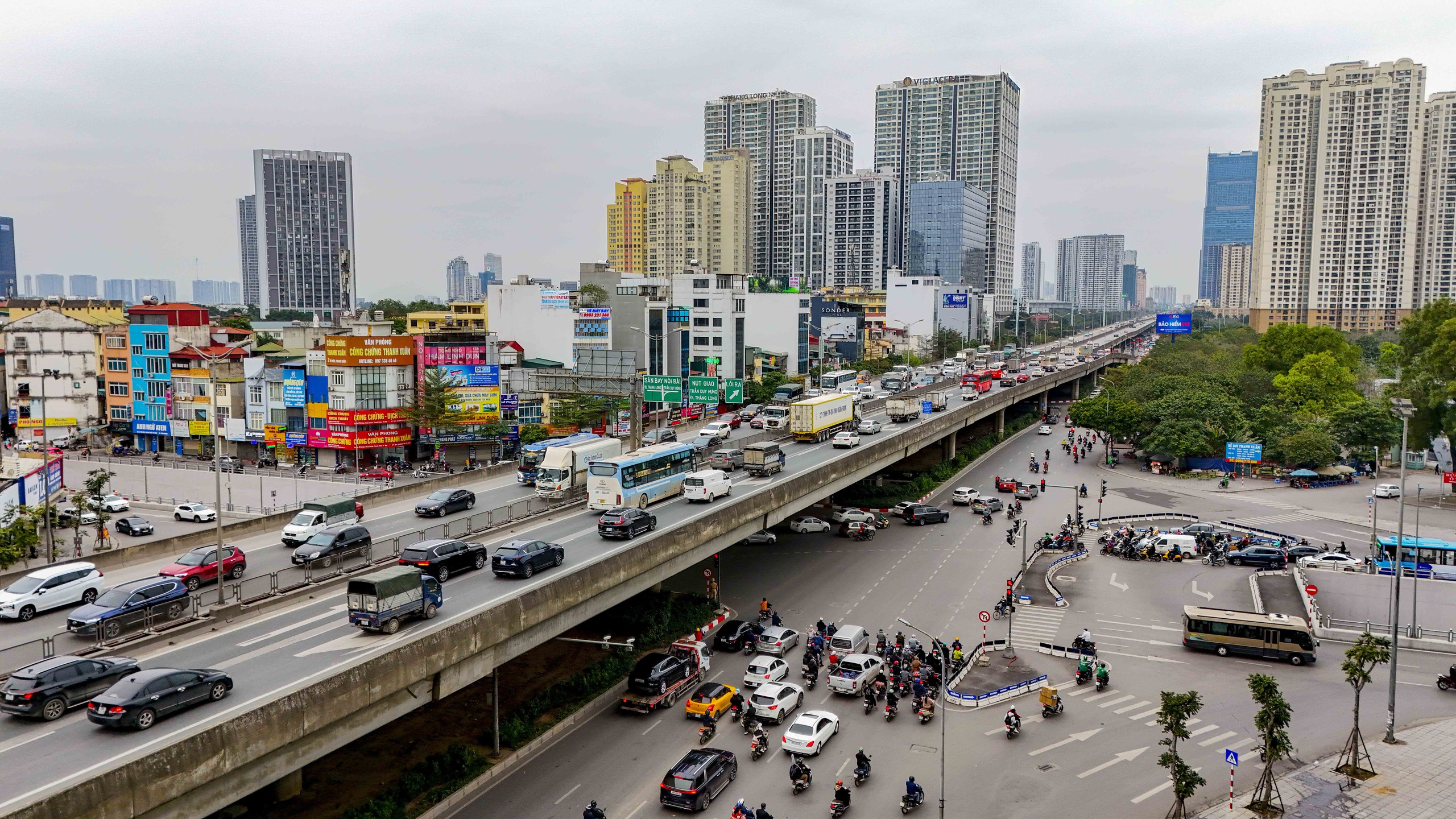 Đường cao tốc quá tải gấp 8 lần thiết kế; cứ 2,6 km lại có nút giao- Ảnh 7.