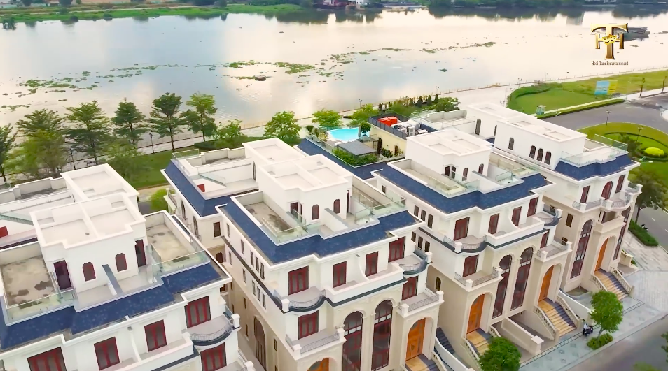 Toàn cảnh biệt thự 300 tỷ của Việt Hương: Hoành tráng như cung điện, view đắc địa nhưng đỉnh nhất là món đồ có 1-0-2