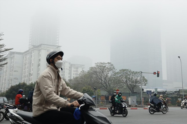 Ô nhiễm không khí kéo dài, người Hà Nội chịu nhiều thiệt hại về kinh tế và sức khỏe- Ảnh 1.