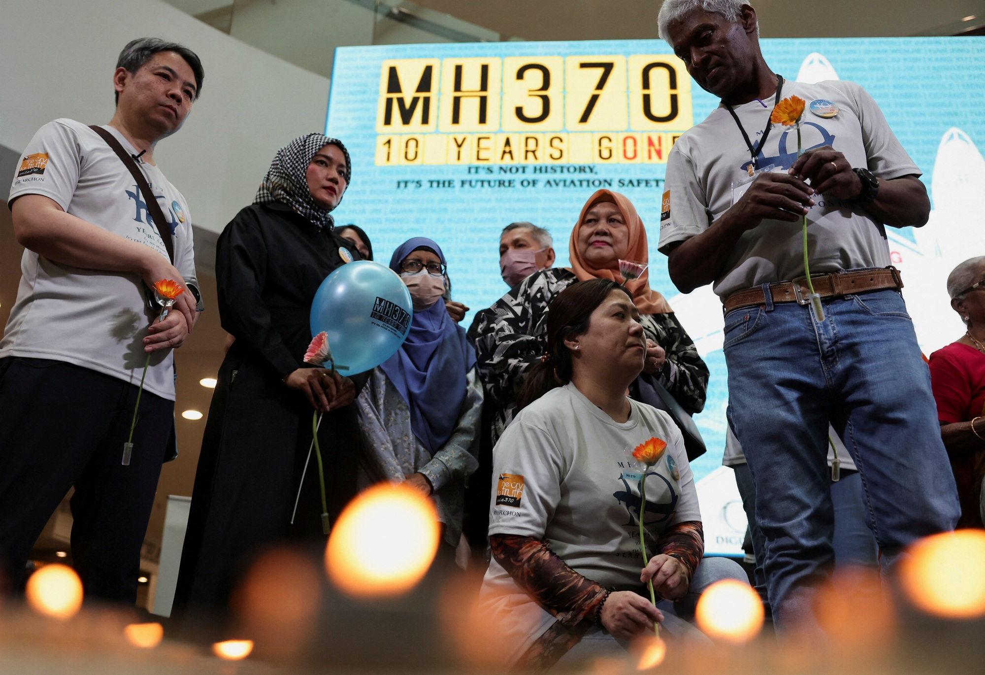 Tròn 10 năm MH370 mất tích: Người thân khóc nghẹn tại lễ tưởng niệm, 