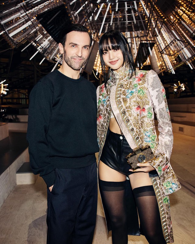 Lisa xả clip hậu trường khoe body siêu cháy, tạo hình cũng tỉ mỉ, hèn gì giúp Louis Vuitton vượt mặt Chanel, Dior- Ảnh 7.