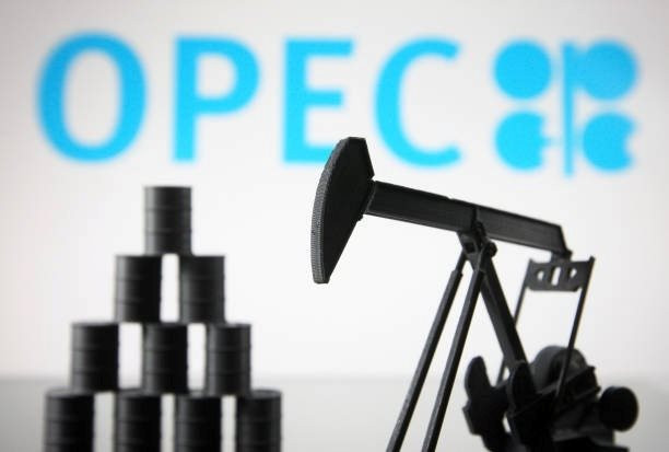 Nghịch lý OPEC: Cắt giảm sản lượng liên tục vẫn không điều tiết được giá dầu, nội bộ ngày càng lục đục- Ảnh 1.