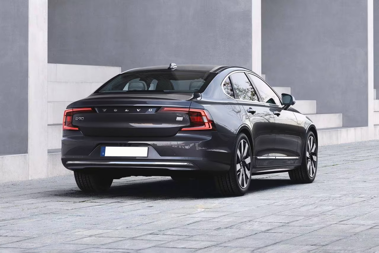 Volvo S90 Recharge Ultimate ra mắt Việt Nam tuần sau: Giá dự kiến 2,89 tỷ, 'ăn xăng' ít hơn xe máy- Ảnh 3.