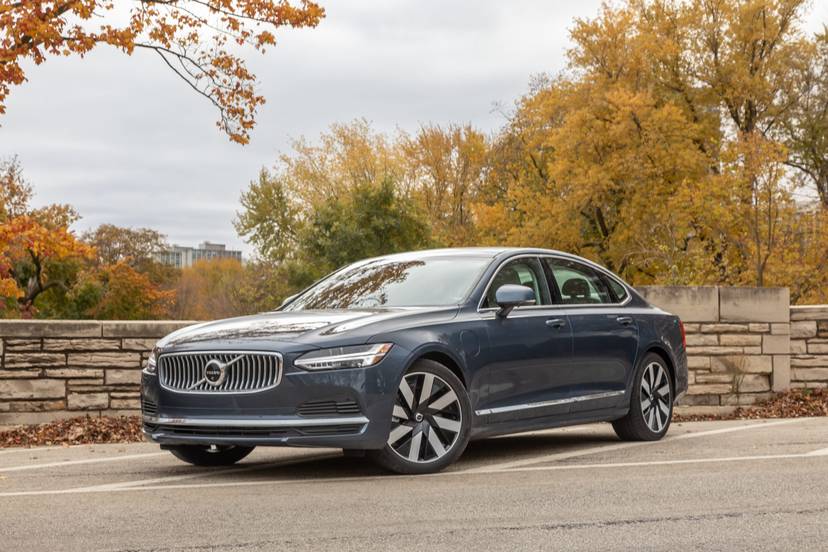 Volvo S90 Recharge Ultimate ra mắt Việt Nam tuần sau: Giá dự kiến 2,89 tỷ, 'ăn xăng' ít hơn xe máy- Ảnh 1.