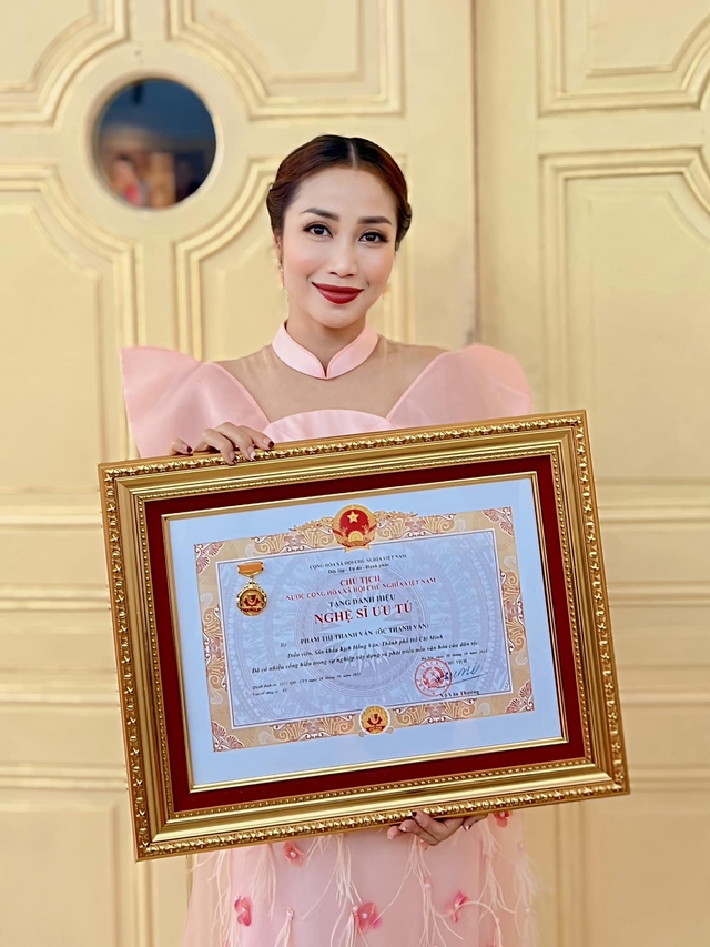 Hai diễn viên vừa được phong NSƯT rời showbiz Việt, ra nước ngoài sống bình yên ở tuổi 40- Ảnh 2.