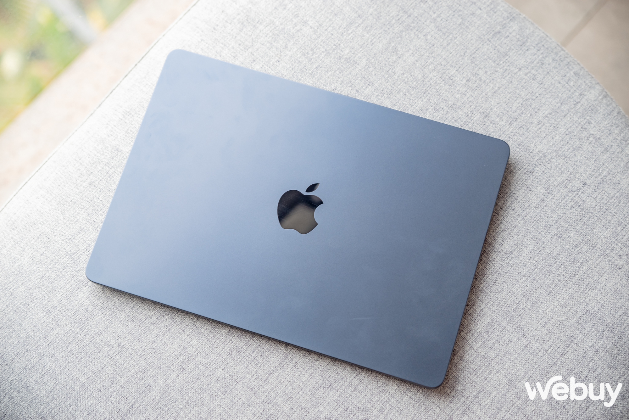 Ảnh thực tế MacBook Air M3: Thiết kế không đổi, chip Apple M3 mạnh hơn, giá chính hãng từ 27,99 triệu đồng- Ảnh 6.