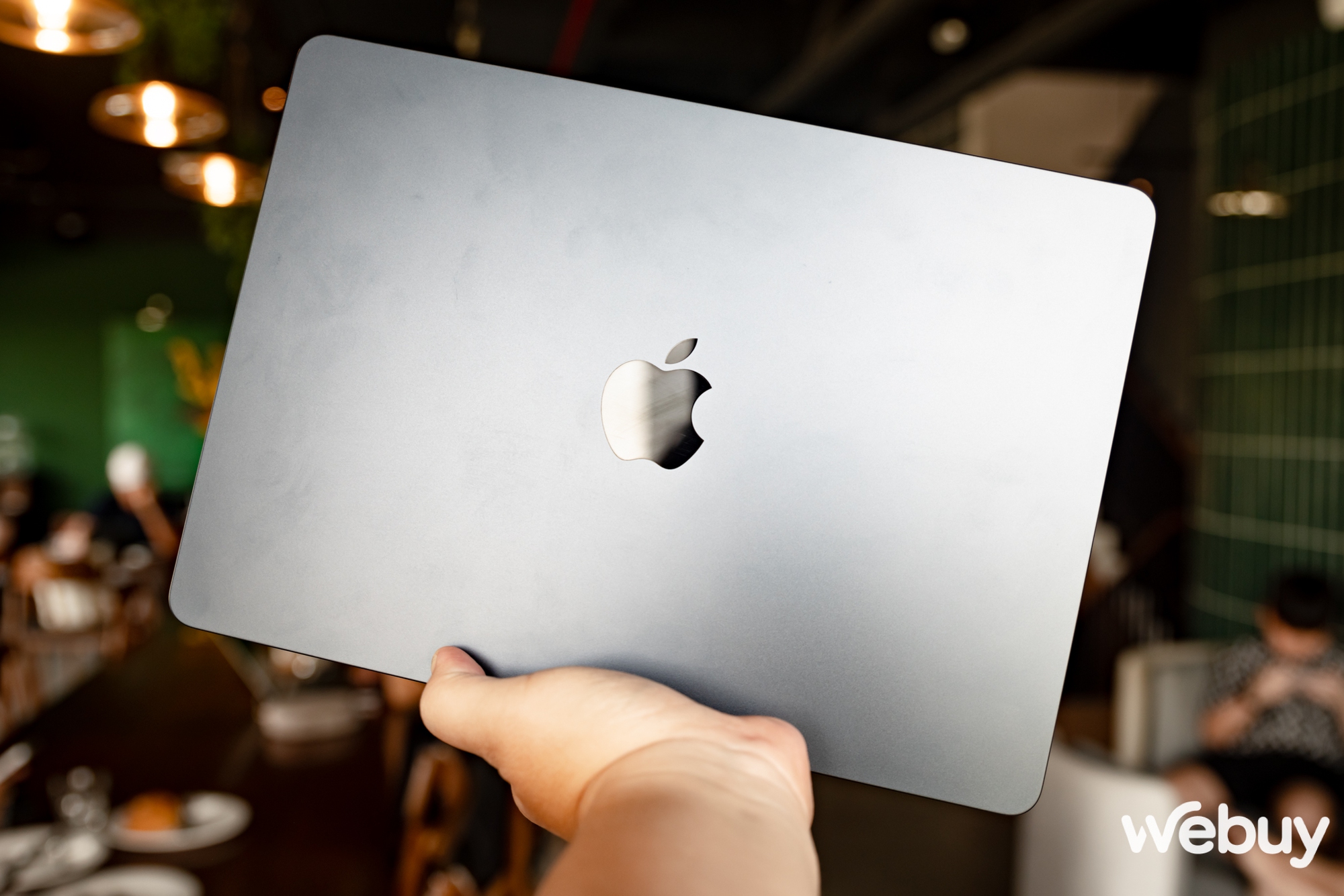Ảnh thực tế MacBook Air M3: Thiết kế không đổi, chip Apple M3 mạnh hơn, giá chính hãng từ 27,99 triệu đồng- Ảnh 4.