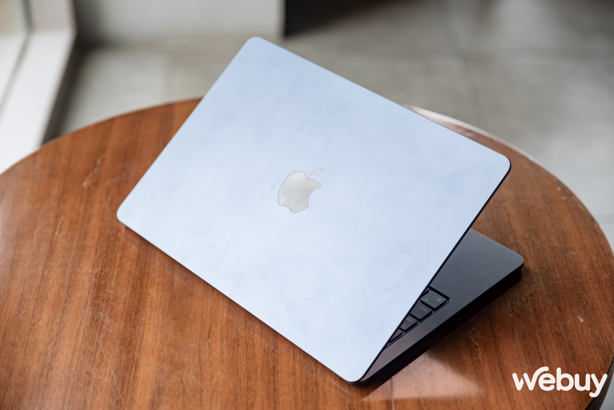 Ảnh thực tế MacBook Air M3: Thiết kế không đổi, chip Apple M3 mạnh hơn, giá chính hãng từ 27,99 triệu đồng- Ảnh 8.