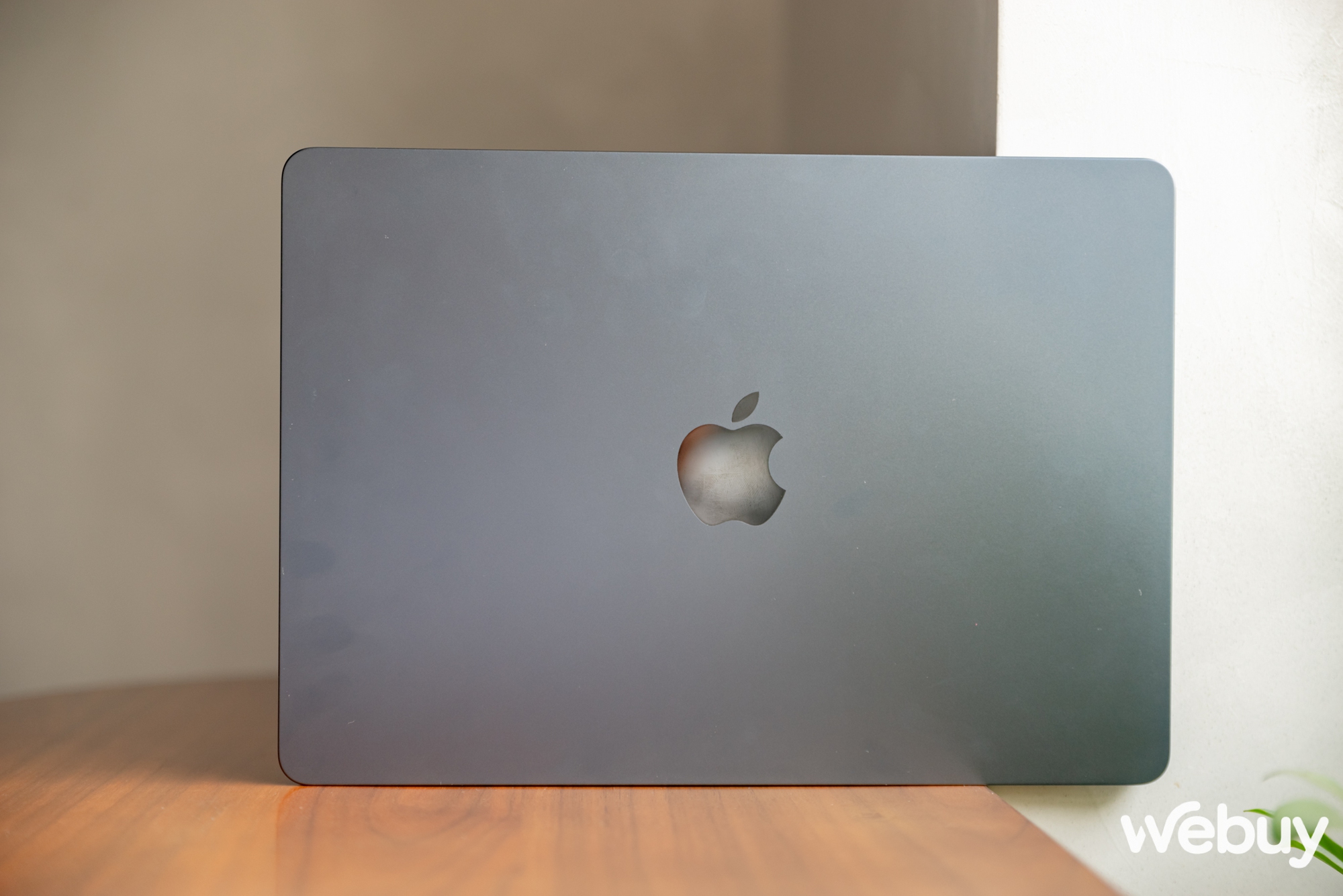 Ảnh thực tế MacBook Air M3: Thiết kế không đổi, chip Apple M3 mạnh hơn, giá chính hãng từ 27,99 triệu đồng- Ảnh 16.