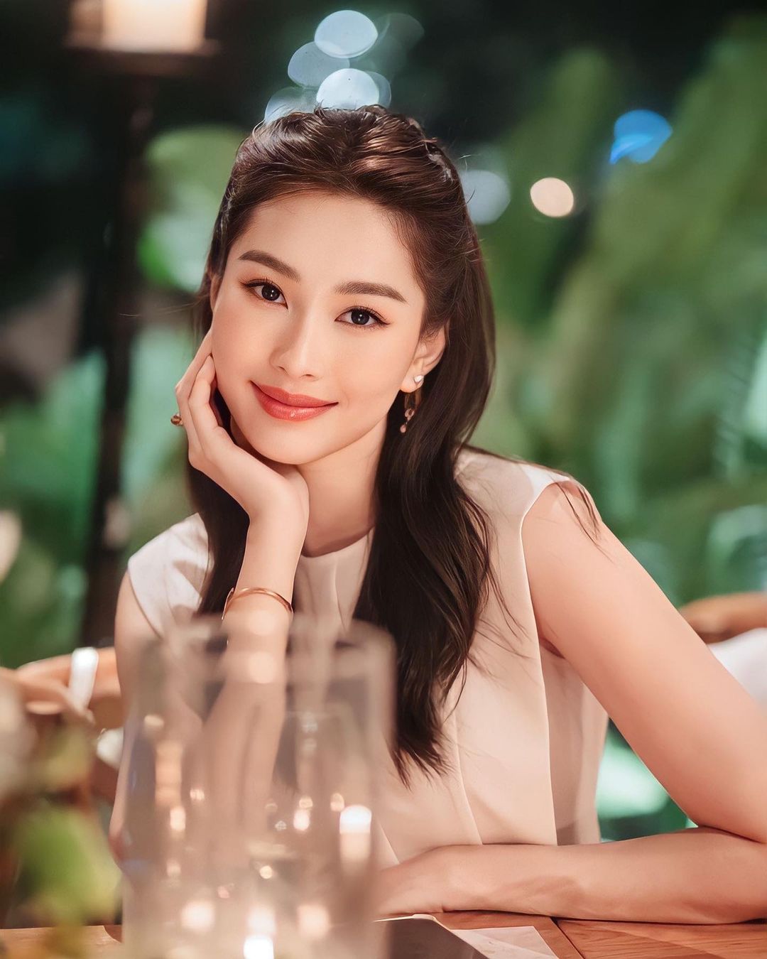 Nàng hậu Việt được mệnh danh ''thần tiên tỷ tỷ'', sống kín tiếng sau khi làm dâu hào môn, 2 lần sinh con đều âm thầm, kín kẽ- Ảnh 1. Nàng hậu Việt được mệnh danh ''thần tiên tỷ tỷ'', sống kín tiếng sau khi làm dâu hào môn, 2 lần sinh con đều âm thầm, kín kẽ- Ảnh 1.