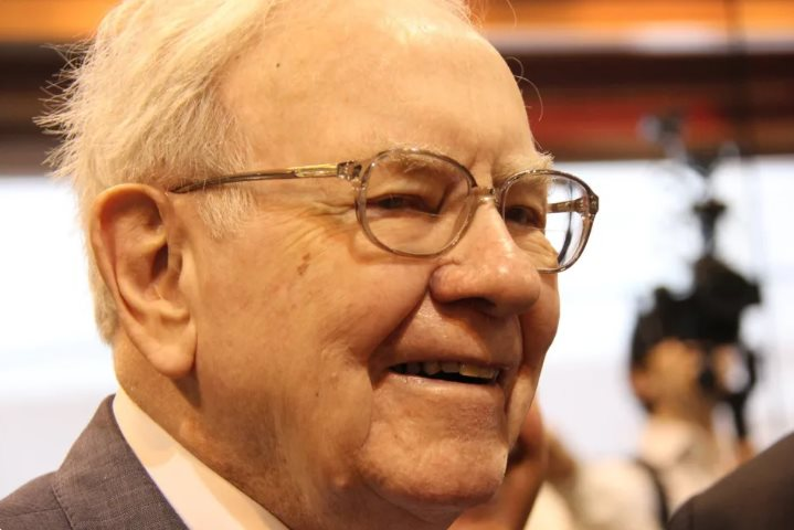 Huyền thoại đầu tư Warren Buffett: Đây là cổ phiếu vượt trội hơn cả S&P 500, ít rủi ro vì có 'hệ thống chống cháy' khổng lồ- Ảnh 1.