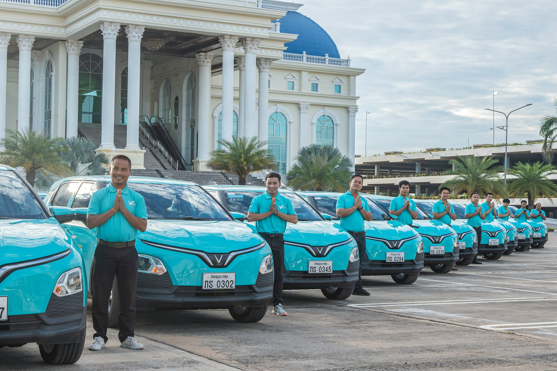 Vingroup muốn góp vốn vào hãng taxi của tỷ phú Phạm Nhật Vượng- Ảnh 1.