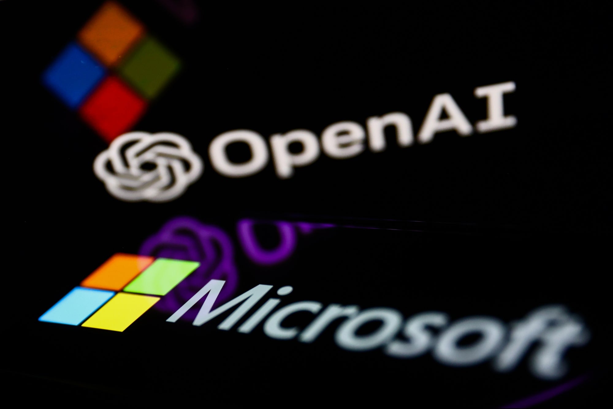 Microsoft, OpenAI lên kế hoạch cho dự án trung tâm dữ liệu trị giá 100 tỷ USD- Ảnh 1.