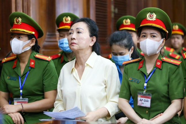 Luật sư đề nghị xem xét lại tội danh của bà Trương Mỹ Lan, viện kiểm sát giữ quan điểm truy tố- Ảnh 2.