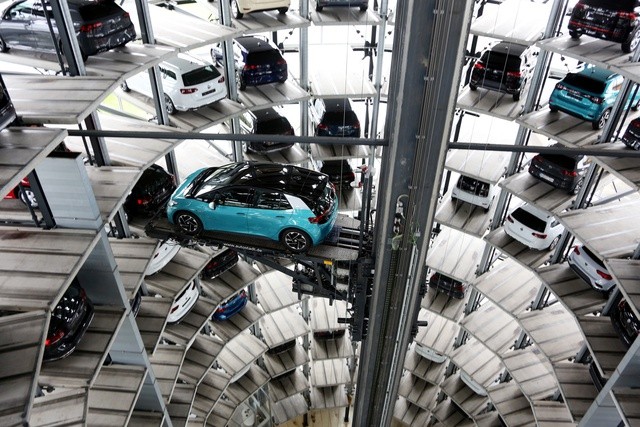 Volkswagen không khốn đốn như nhiều người nghĩ: Hơn 10.000 lao động vẫn sống tốt, mỗi phút lại cho ra đời 1 chiếc xe- Ảnh 1.