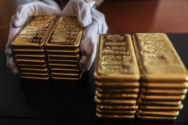 Cơn điên loạn của vàng: Có thể tăng lên tới 3.000 USD/ounce, đến siêu thị còn bày bán, ngân hàng tranh nhau mua- Ảnh 1.