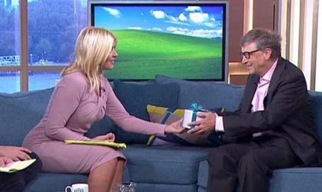 Bill Gates tặng nữ MC 1 tấm séc và bảo cô điền số tiền bao nhiêu tiền tùy thích: Bài học đắt giá từ vị tỷ phú U70!- Ảnh 1.