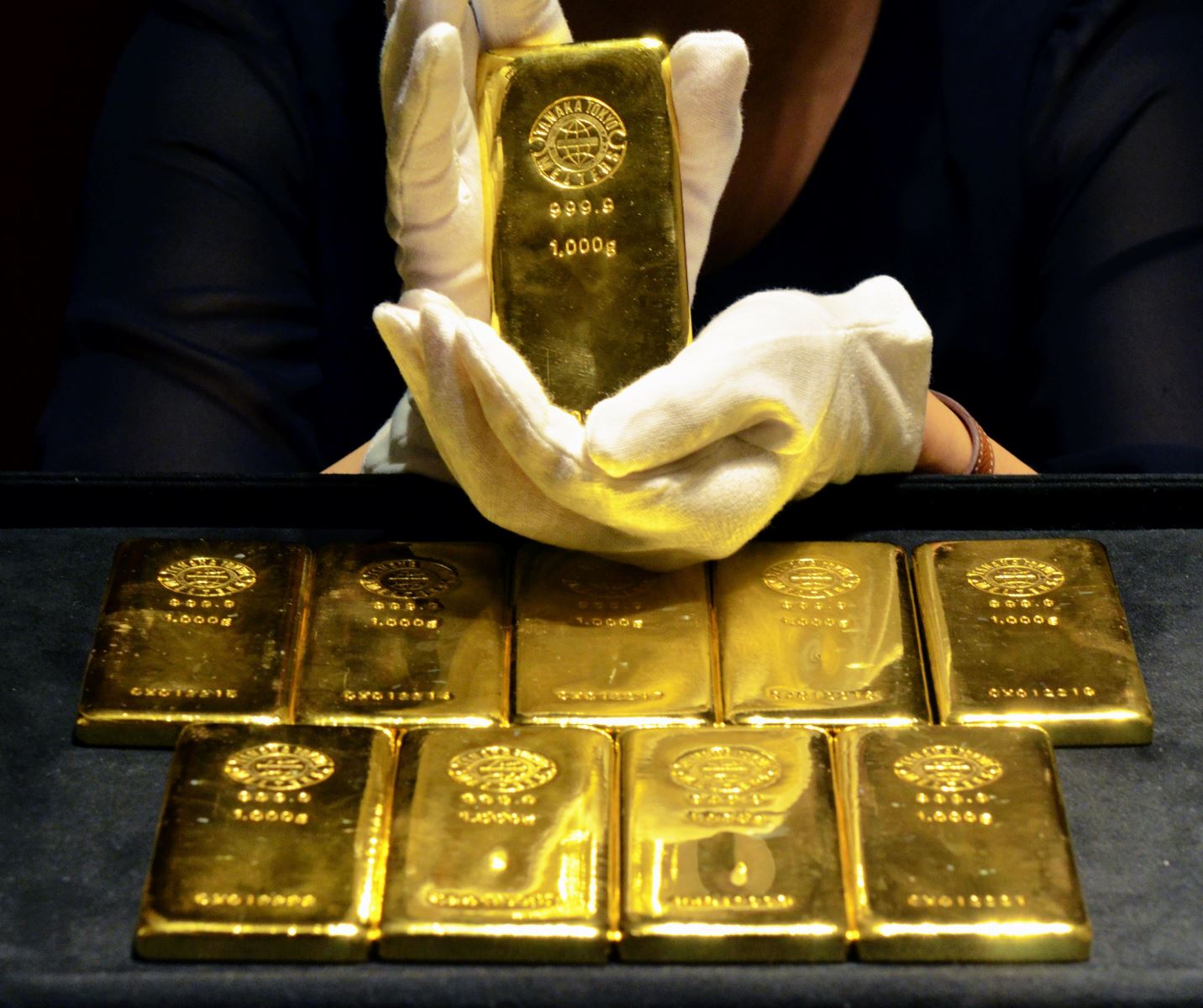 Giá vàng thế giới tiếp tục chạm mức kỷ lục- Ảnh 1.