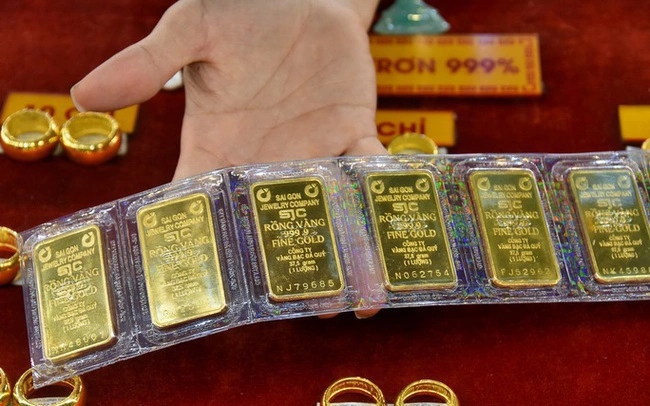 Giá vàng tăng kỷ lục, chỉ trong 1 tháng, một quốc gia láng giềng của Việt Nam mua gần 5 tấn vàng- Ảnh 1.