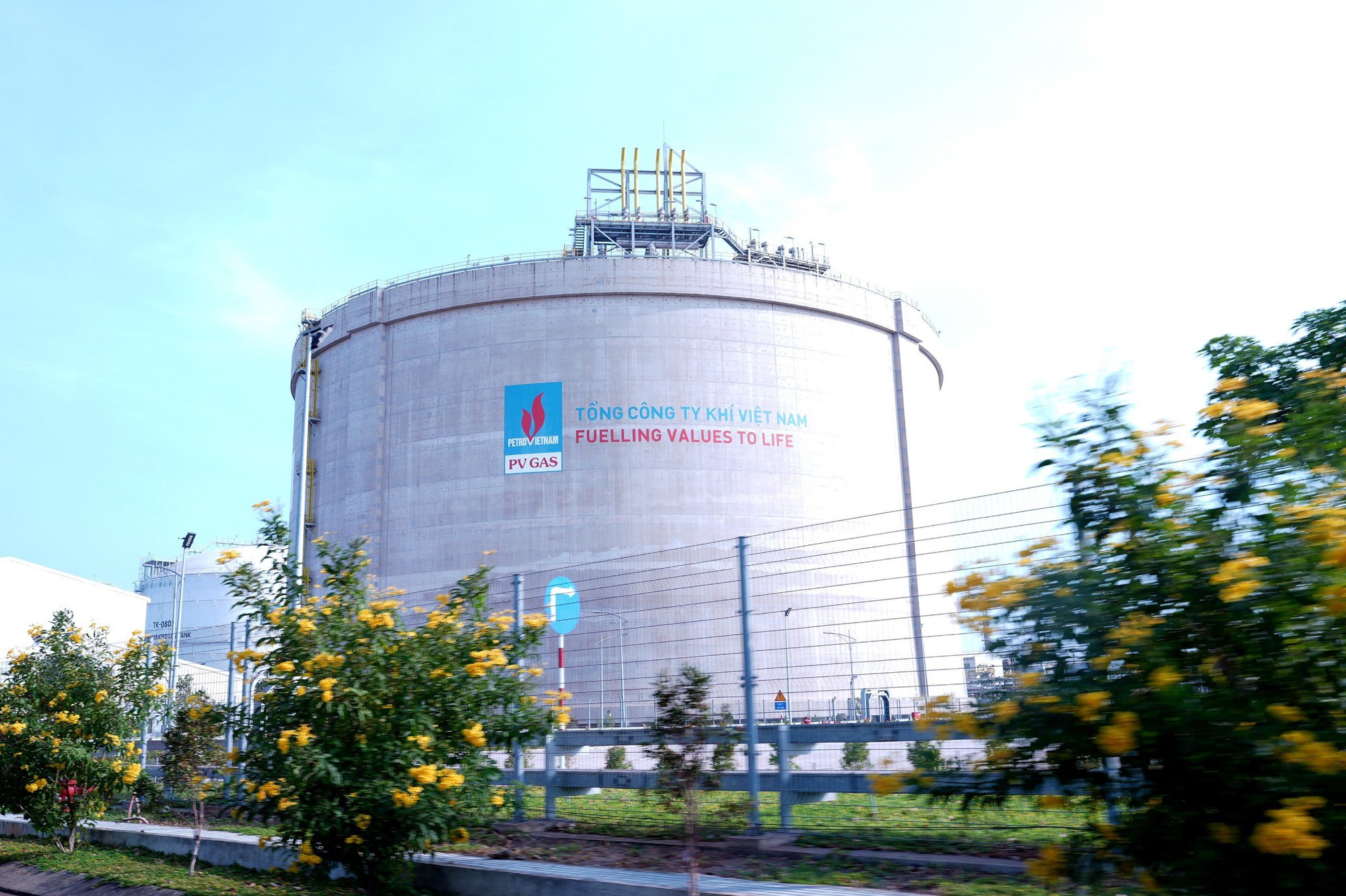 70.000 tấn LNG phục vụ sản xuất điện trong cao điểm nóng- Ảnh 1.