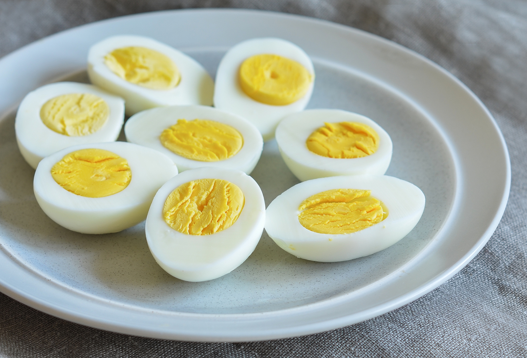 Luộc trứng bao lâu là tốt nhất? Hoá ra bấy lâu nay nhiều người luộc sai làm mất chất dinh dưỡng- Ảnh 2.