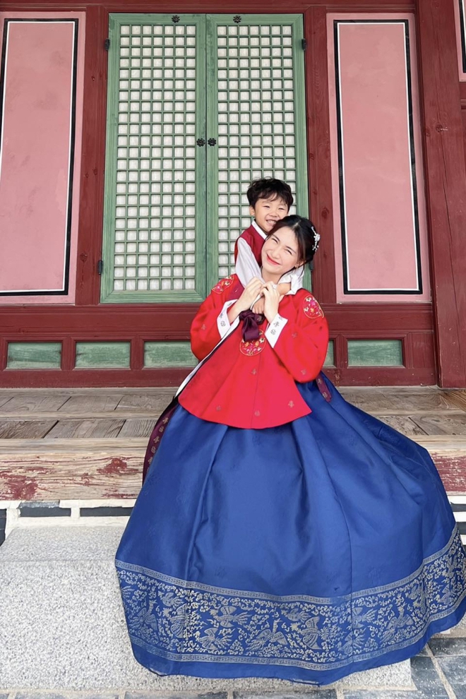Hòa Minzy chạm mặt thiếu gia Minh Hải khi đón con trai từ Úc trở về, lên tiếng thông tin tái hợp và cưới cuối năm- Ảnh 4.