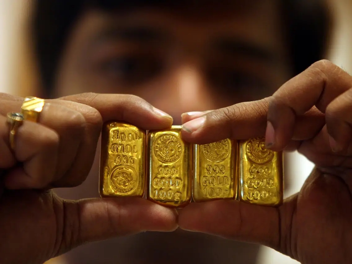 Giá vàng tăng kỷ lục, chỉ trong 1 tháng, một quốc gia láng giềng của Việt Nam mua gần 5 tấn vàng- Ảnh 3.