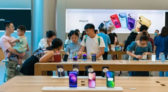Tung ưu đãi hoàn tiền gần 3 triệu đồng cho người mua iPhone 15 tại quốc gia châu Á này, Apple bị chỉ trích vì thiên vị- Ảnh 1.