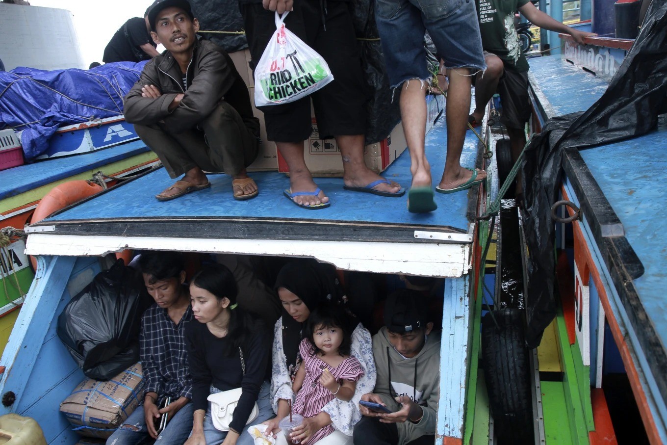 Choáng ngợp làn sóng ‘về quê’ lớn nhất lịch sử Indonesia- Ảnh 3.