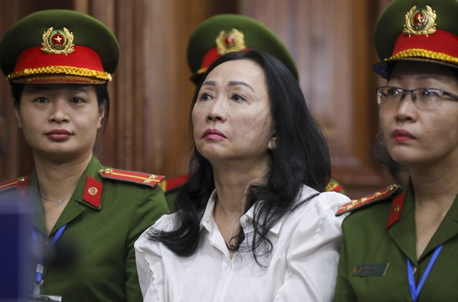 Tòa bác ý kiến luật sư nói bà Trương Mỹ Lan không tham ô tài sản- Ảnh 3.