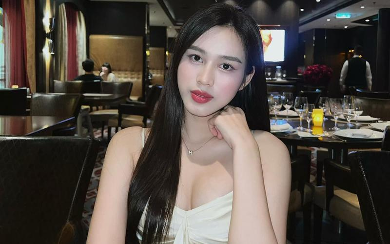 Hoa hậu Đỗ Hà tự lái xe về quê Thanh Hoá, sở hữu xế hộp tiền tỷ Mercedes ở tuổi 23- Ảnh 8.