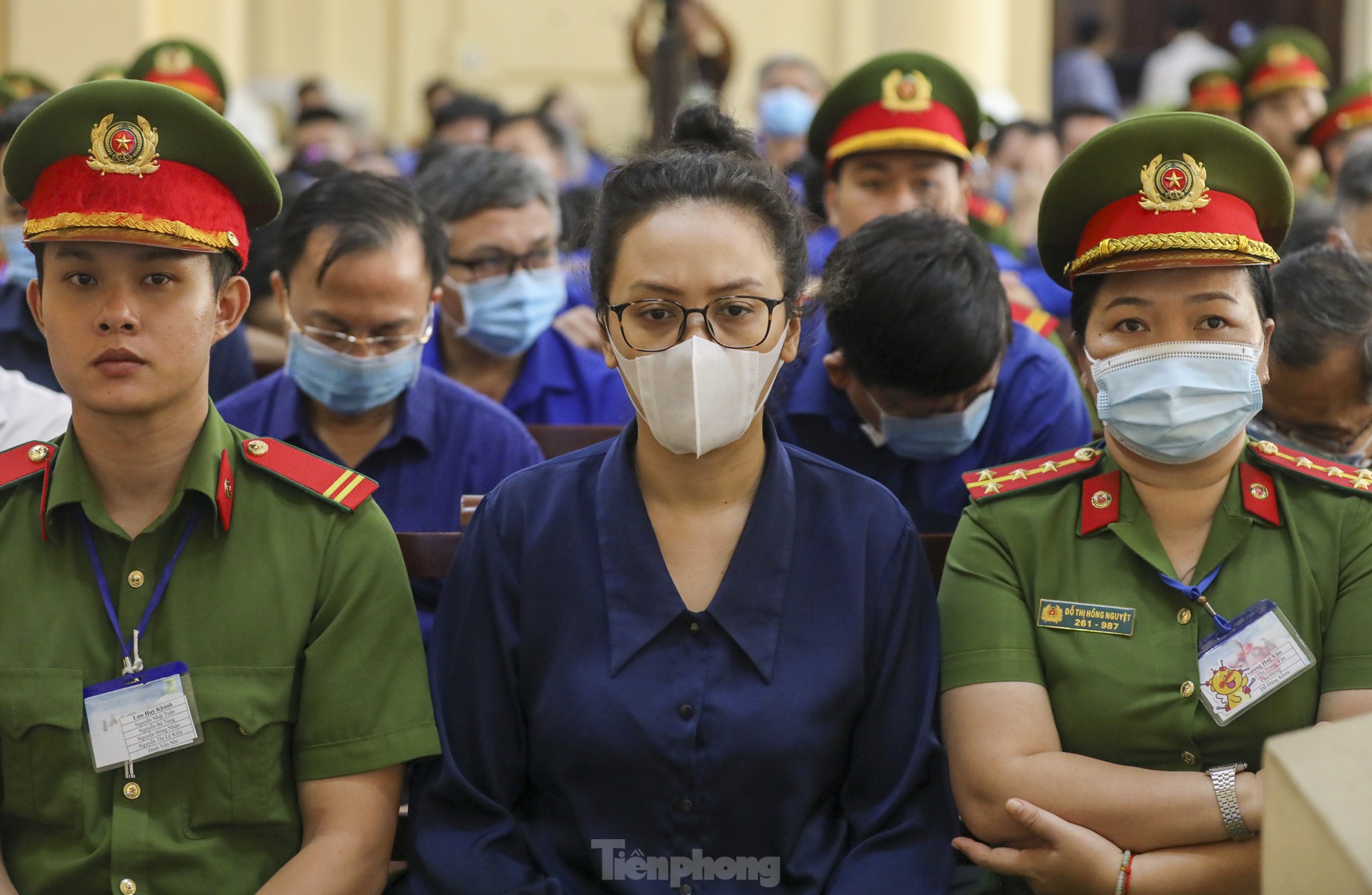 Hình ảnh bà Trương Mỹ Lan cùng các bị cáo trước giờ tuyên án- Ảnh 9.