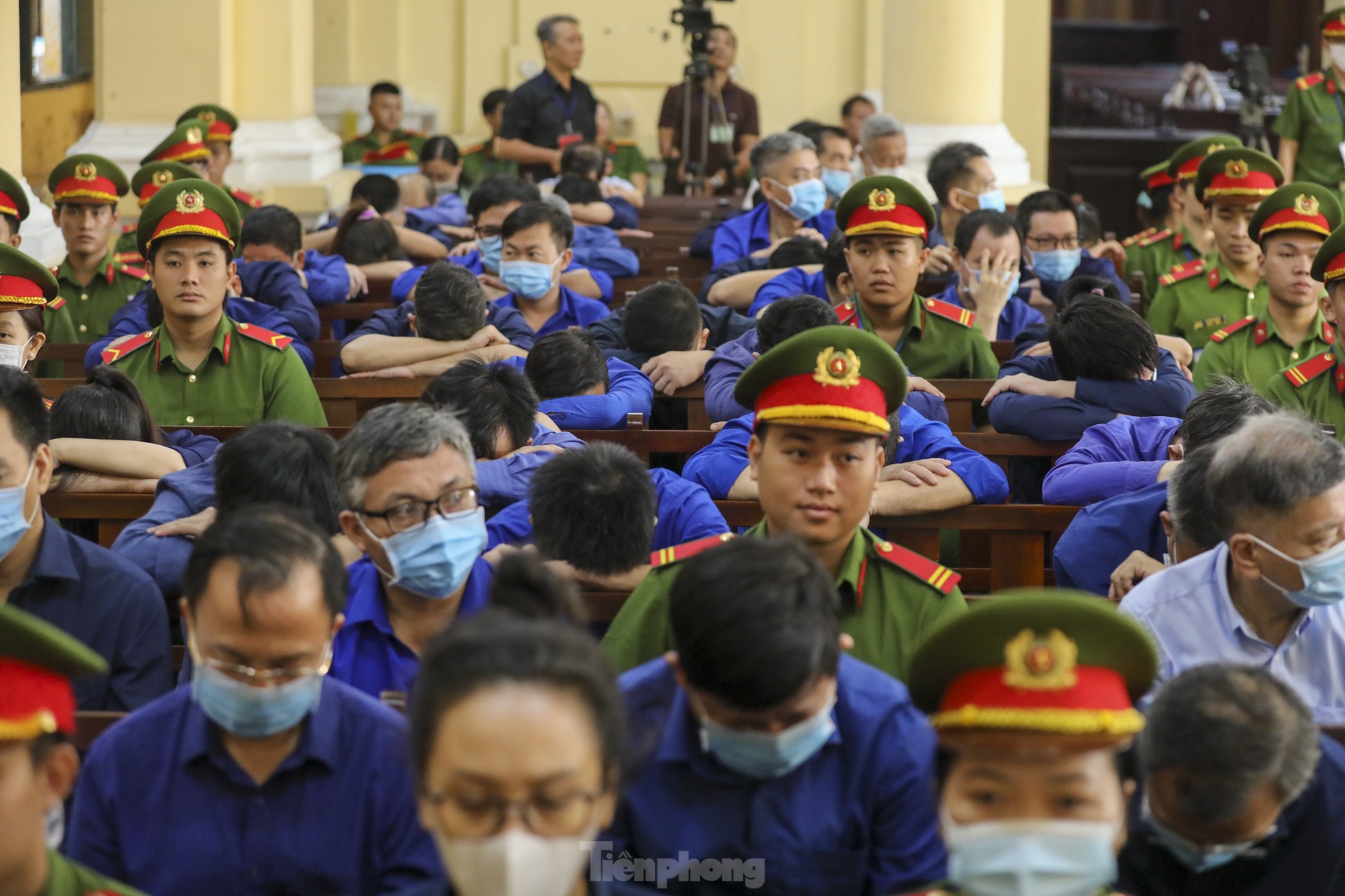 Hình ảnh bà Trương Mỹ Lan cùng các bị cáo trước giờ tuyên án- Ảnh 10.