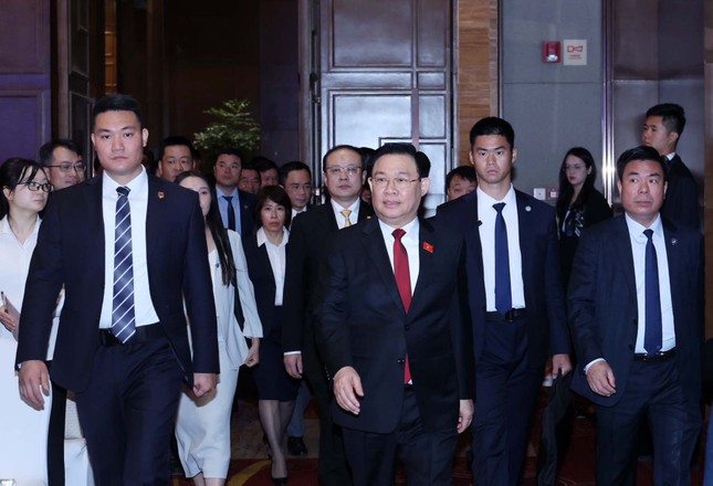 Chủ tịch Quốc hội Vương Đình Huệ đề nghị sớm kết nối đường sắt ga Lào Cai - ga Hà Khẩu Bắc- Ảnh 1.
