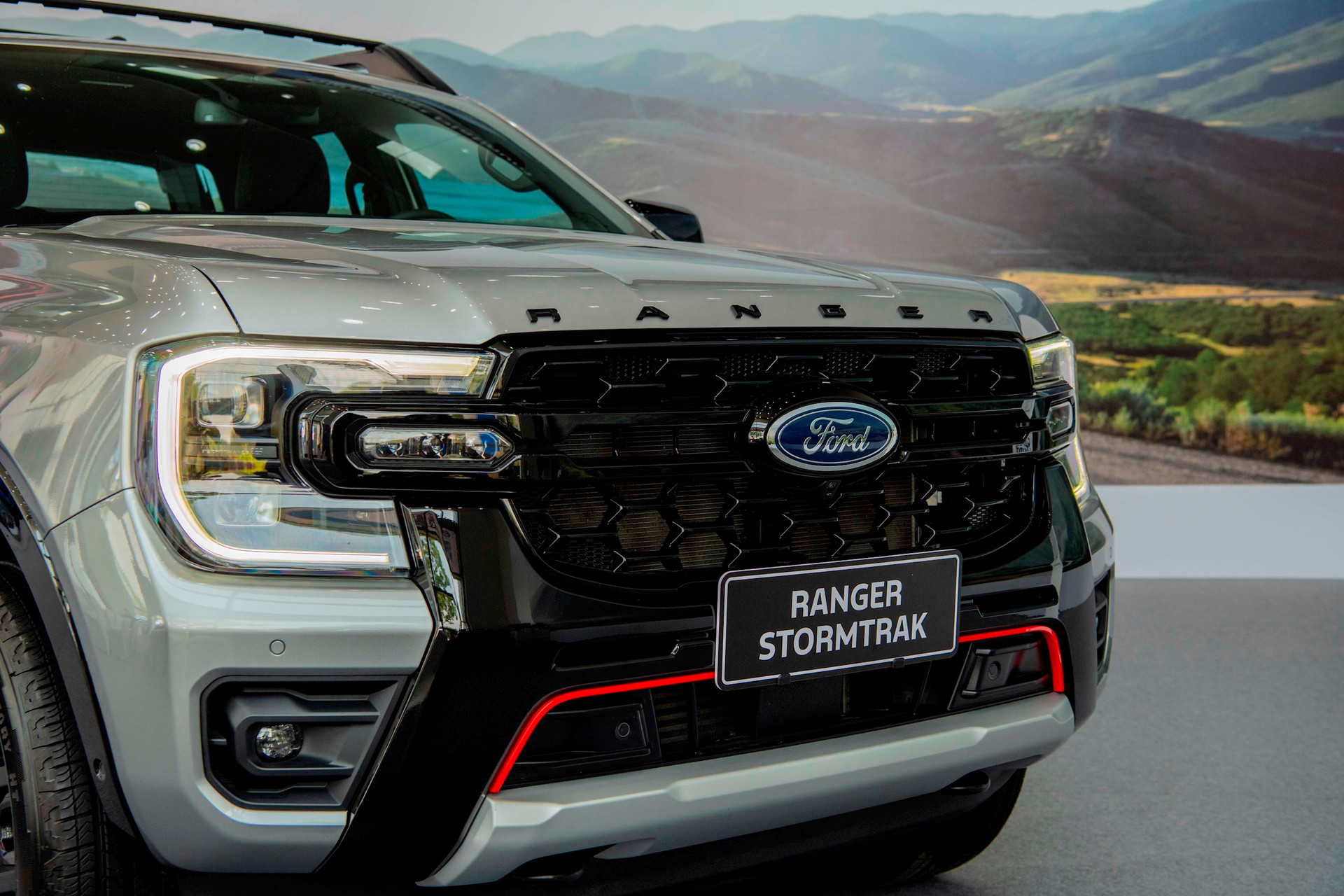 Định giá 1.039 tỷ, Ford Ranger Stormtrak có gì cho khách Việt?- Ảnh 5.