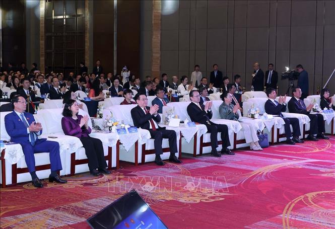 Chủ tịch Quốc hội dự Diễn đàn Chính sách pháp luật thúc đẩy hợp tác đầu tư, thương mại Việt Nam - Trung Quốc- Ảnh 1.