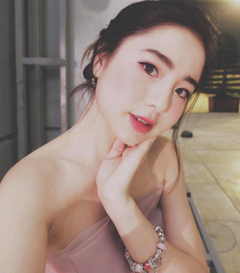 Hot girl Việt được báo Trung Quốc ca ngợi “đẹp như nữ thần”: U30 một nách hai con, là bà chủ spa giàu có- Ảnh 1.