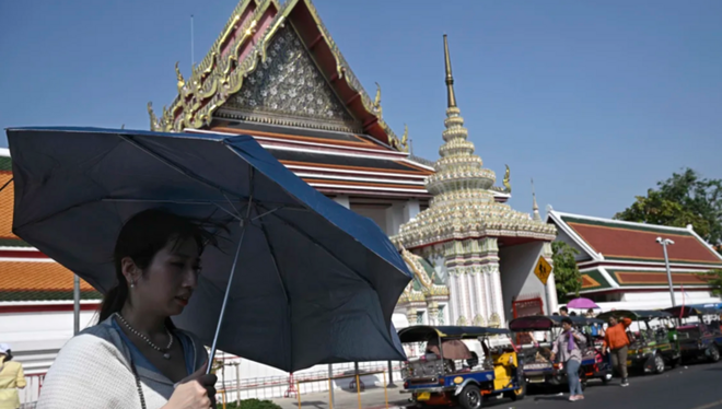 Nắng nóng gay gắt khắp Đông Nam Á, chưa xác định được thời điểm hạ nhiệt- Ảnh 1.
