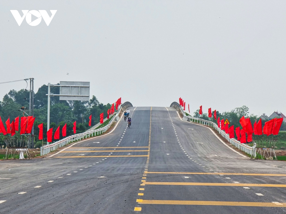 Cận cảnh cây cầu cụt trăm tỷ nối Hà Nội - Bắc Giang sắp thông xe- Ảnh 6.