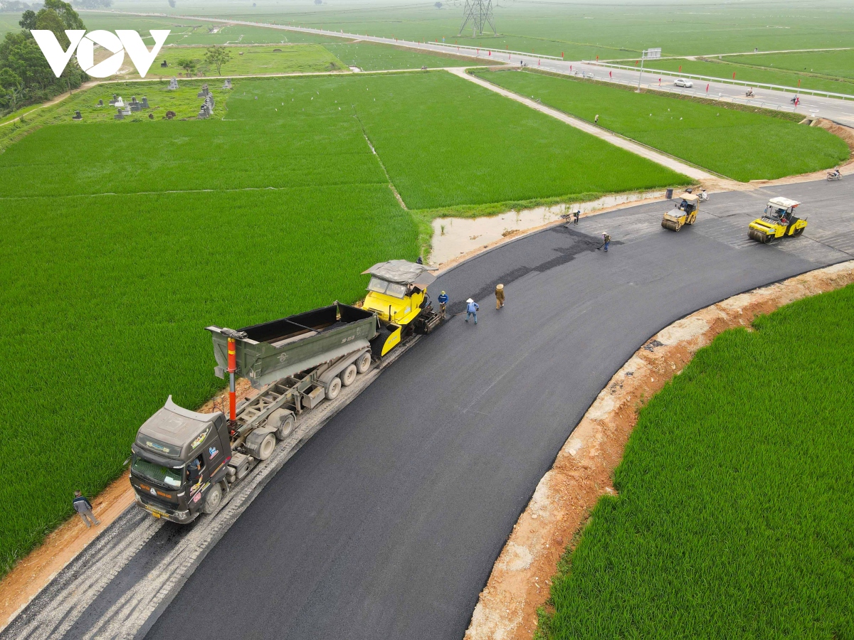 Cận cảnh cây cầu cụt trăm tỷ nối Hà Nội - Bắc Giang sắp thông xe- Ảnh 3.