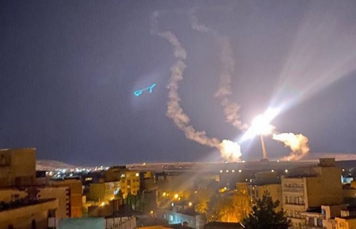 Iran tuyên bố tấn công mục tiêu quân sự Israel, IDF tiết lộ số tên lửa Tehran đã phóng- Ảnh 1.