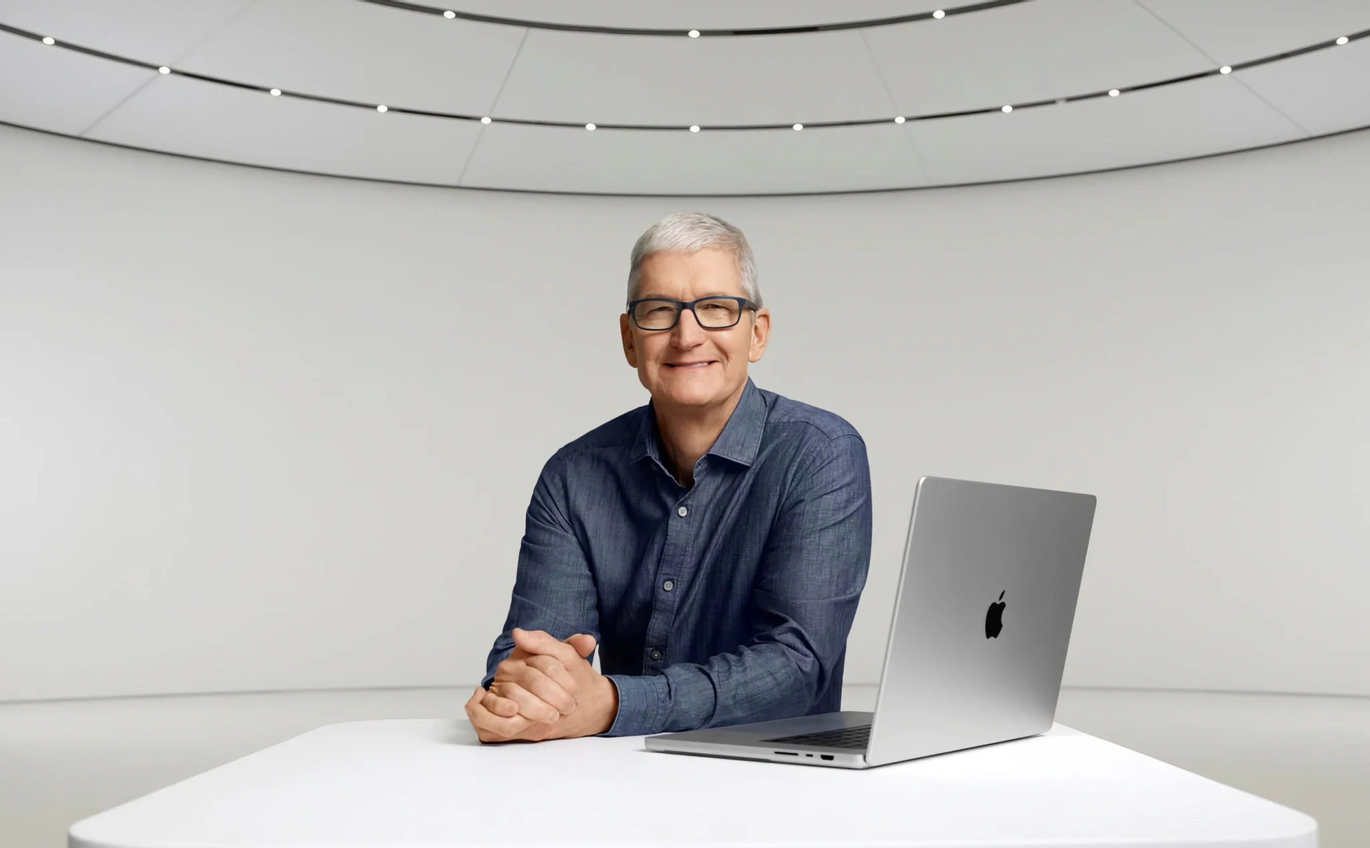 Nóng: CEO Apple Tim Cook vừa đến Việt Nam- Ảnh 1.