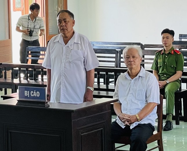 Cựu Chủ tịch UBND tỉnh Phú Yên bị phạt 3 năm tù treo- Ảnh 1.