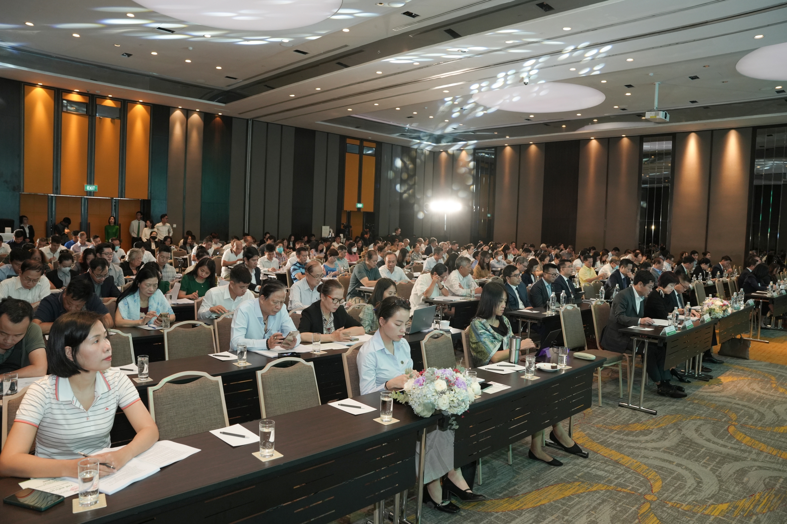 ĐHĐCĐ OCB: Tăng vốn điều lệ lên 24.717 tỷ đồng, chia cổ tức tỷ lệ 20% bằng cổ phiếu- Ảnh 2. ĐHĐCĐ OCB: Tăng vốn điều lệ lên 24.717 tỷ đồng, chia cổ tức tỷ lệ 20% bằng cổ phiếu- Ảnh 2.