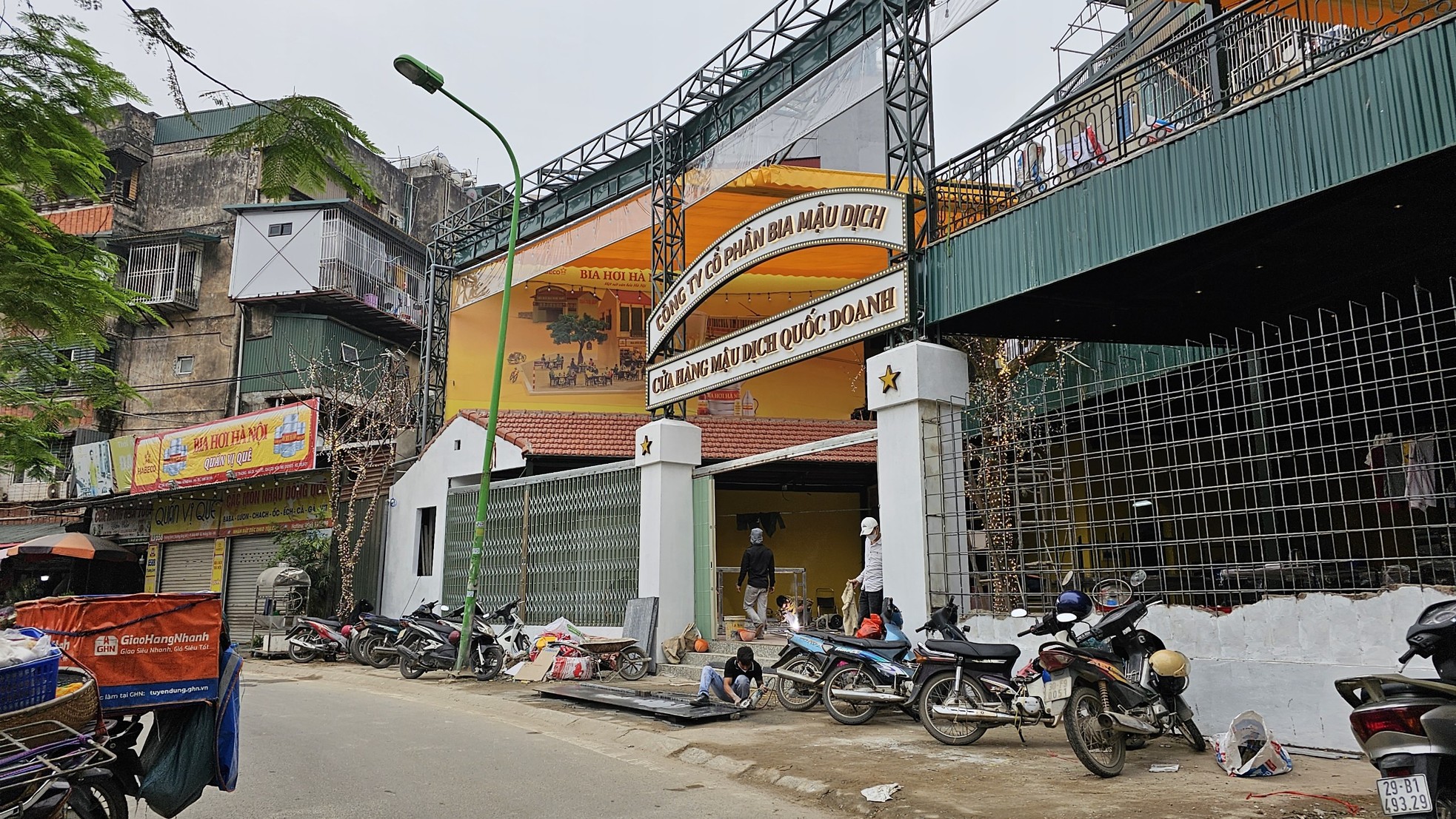 Nhà hàng, quán nhậu bủa vây khu tập thể cũ ở Hà Nội- Ảnh 10.