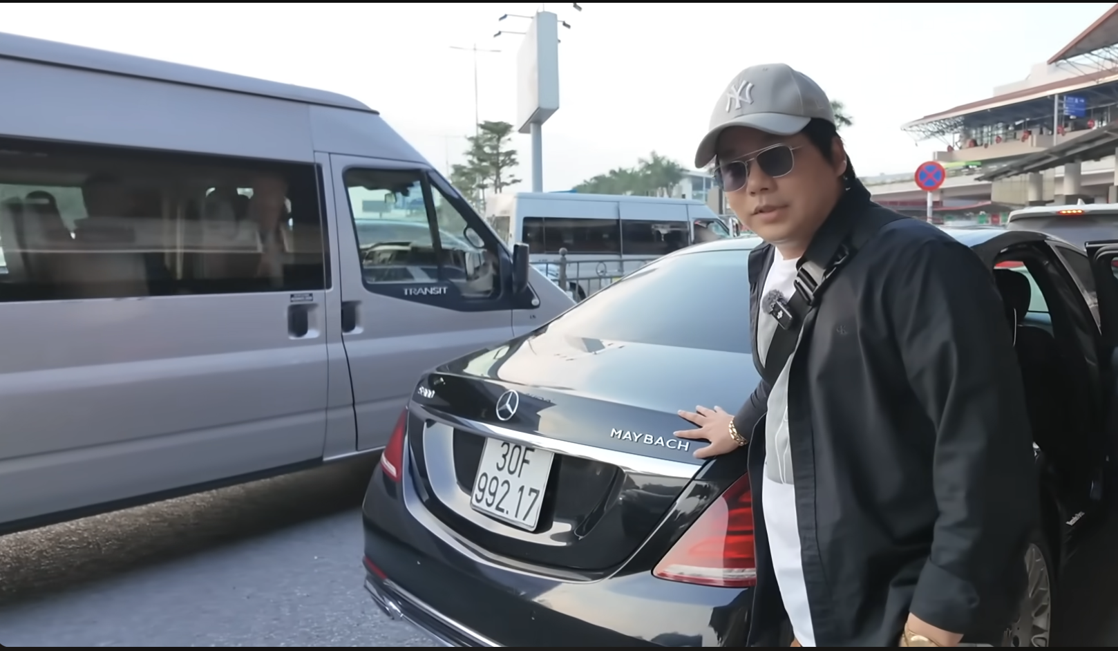 Chiếc Mercedes-Benz S-Class độ Maybach chở CEO Apple tại Hà Nội từng đưa đón Khoa Pug, nhiều lần dùng làm xe hoa- Ảnh 9.
