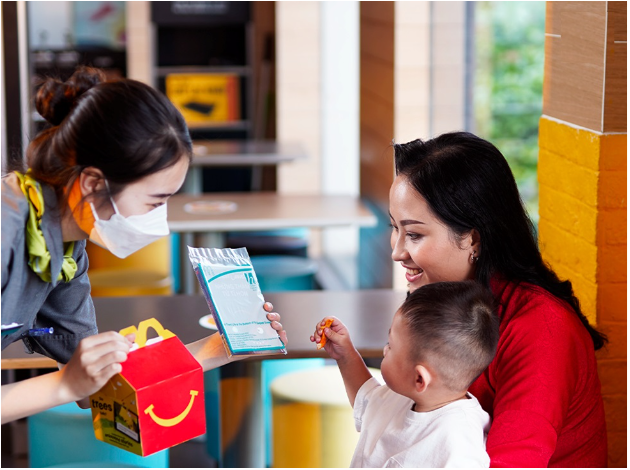 Tiên phong hướng tới nền kinh tế xanh, McDonald’s Việt Nam nhận giải Rồng Vàng lần thứ 6- Ảnh 1.