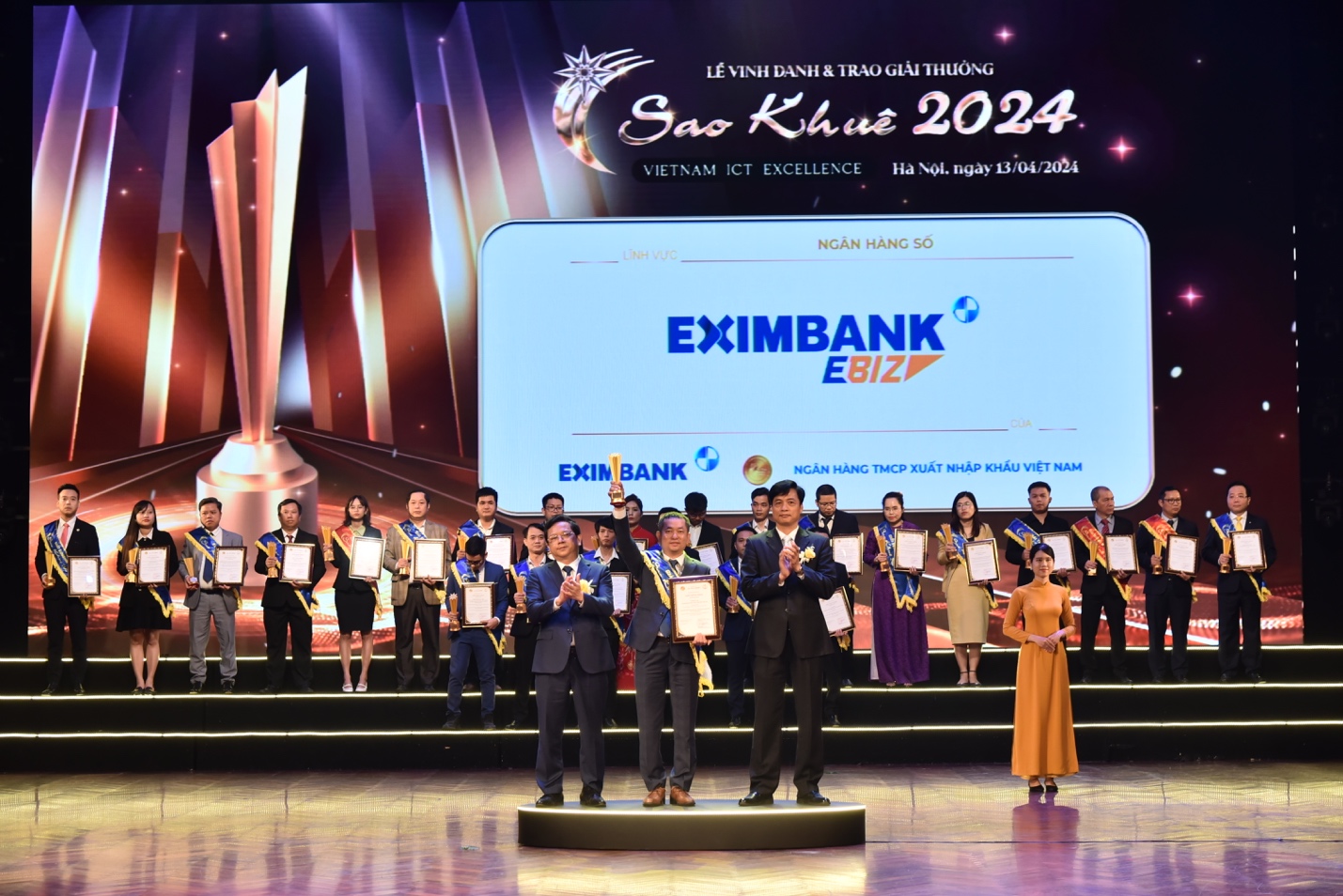 Eximbank vinh dự nhận giải thưởng Sao Khuê 2024- Ảnh 1.