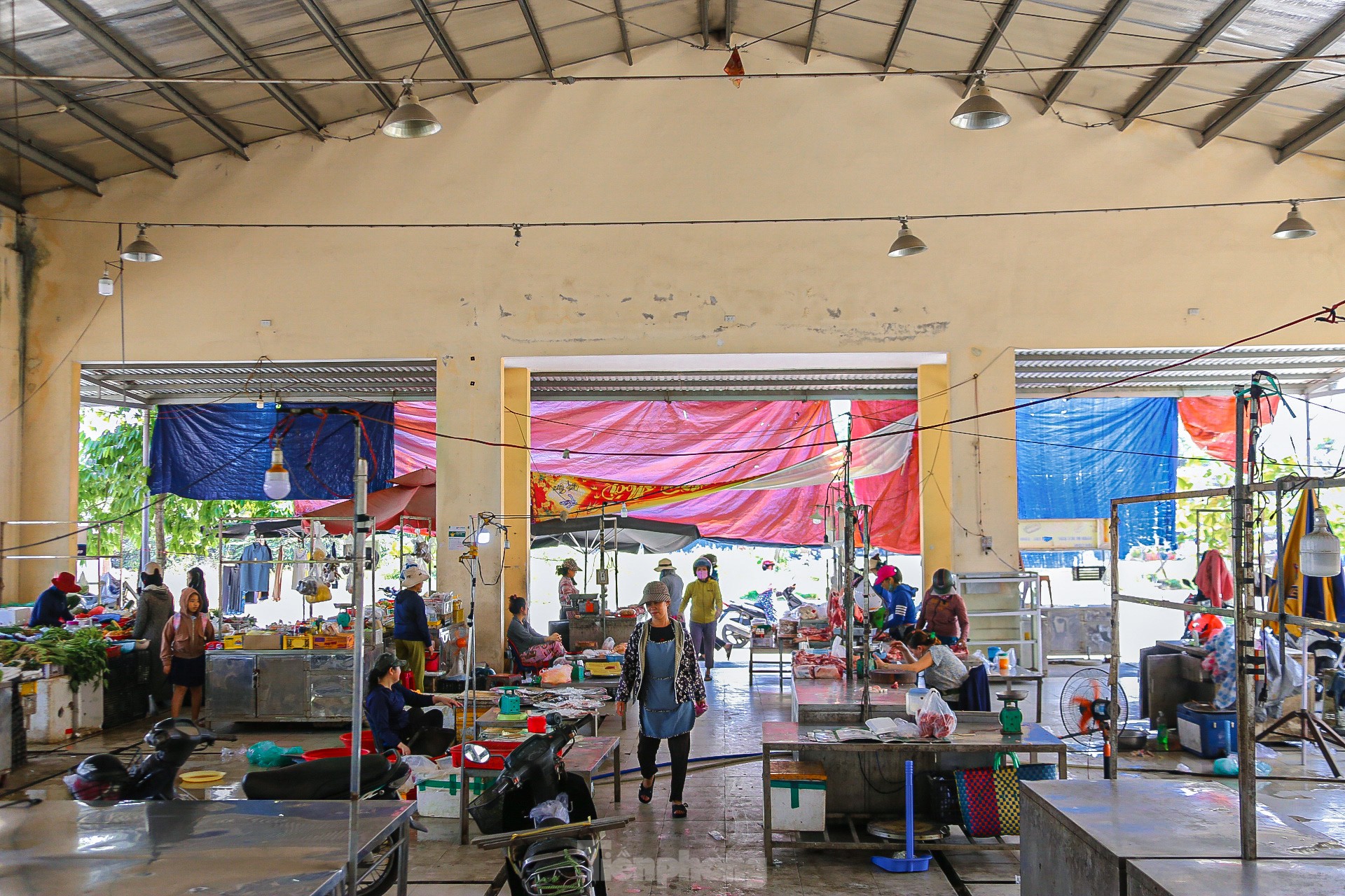 Tiểu thương đồng loạt rời bỏ khu chợ sầm uất ở Đà Nẵng- Ảnh 13.