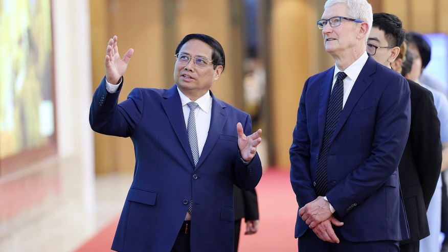 Tim Cook xuất hiện tại Hà Nội, trung tâm sản xuất lớn thứ 3 của Apple ngoài Trung Quốc và Ấn Độ lộ diện?- Ảnh 1.